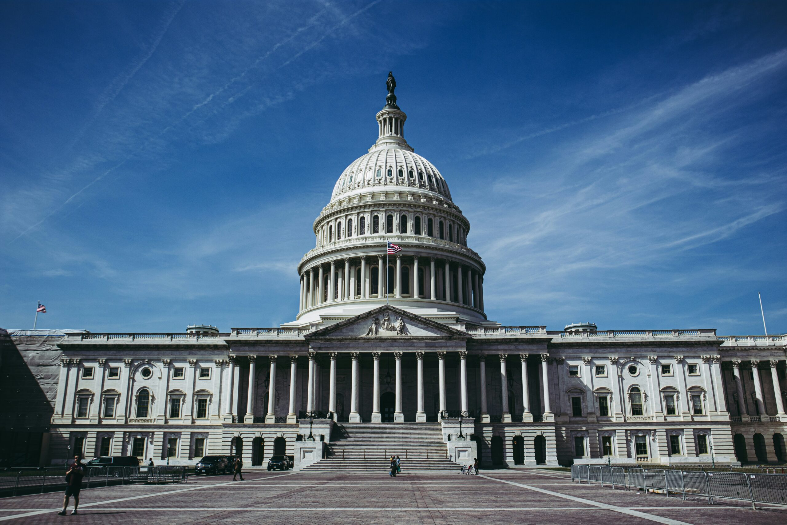 US capitol photo with blue sky