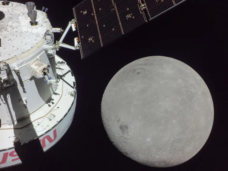 artemis spacecraft with moon in view